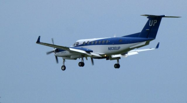 Beechcraft Super King Air 350 (N836UP) - On final is this 2014 Beechcraft Super King Air 350 in the Summer of 2019.