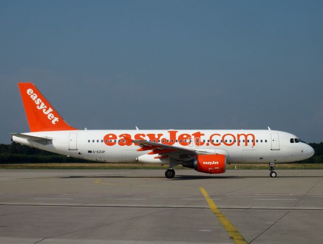 Airbus A320 (G-EZUP)