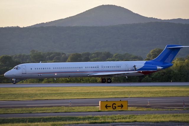 McDonnell Douglas MD-83 (N880DP) - Chartering a Miami baseball team down to Opa Locka, FL