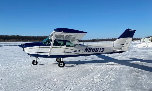 Cessna Skyhawk (N98819)