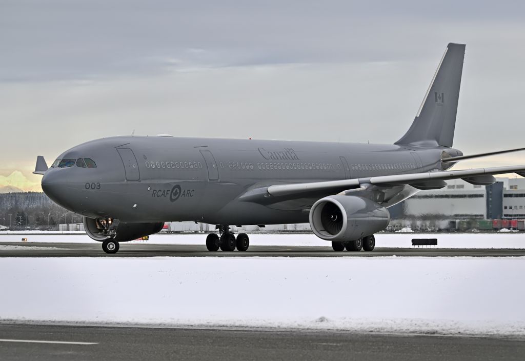 Airbus A330-300 (33-0003)