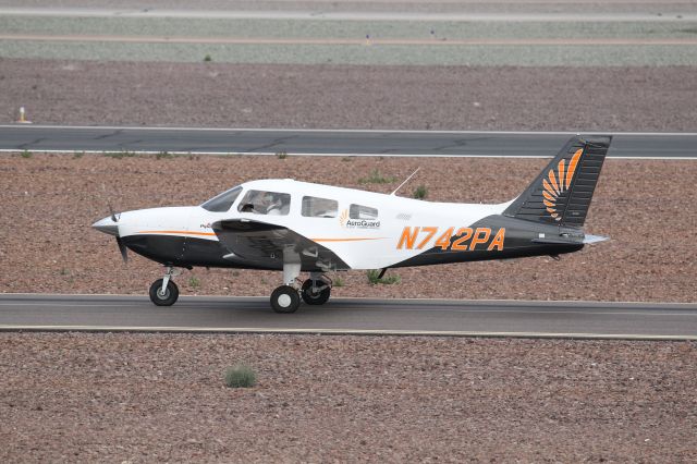 Piper Cherokee (N742PA)