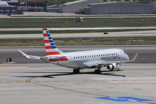 EMBRAER 175 (long wing) (N444YX)