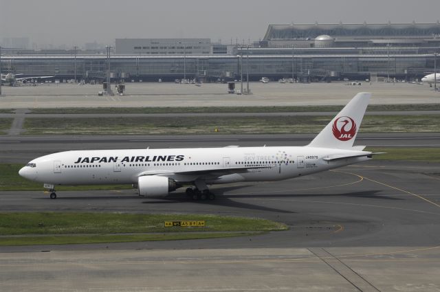 Boeing 777-200 (JA8978) - Taxing at Haneda Intl Airport on 2012/05/08 "Tokyo Sky Tree Logo"