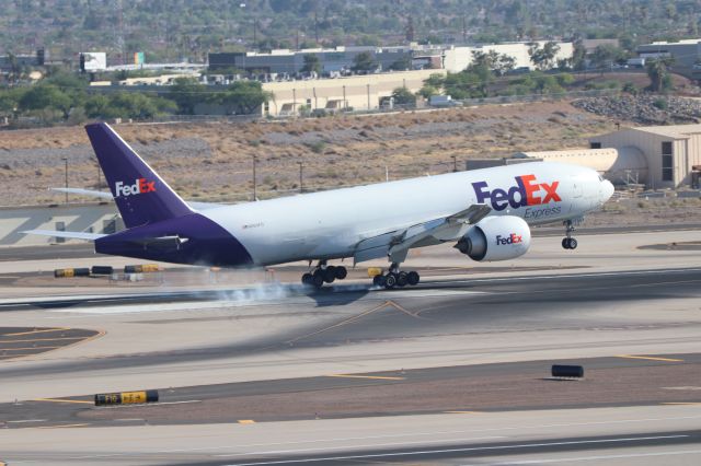 BOEING 777-200LR (N869FD)