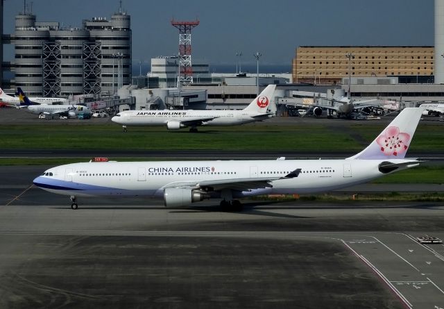 Airbus A330-300 (B-18305) - Taxing at HND (2017/06/23)