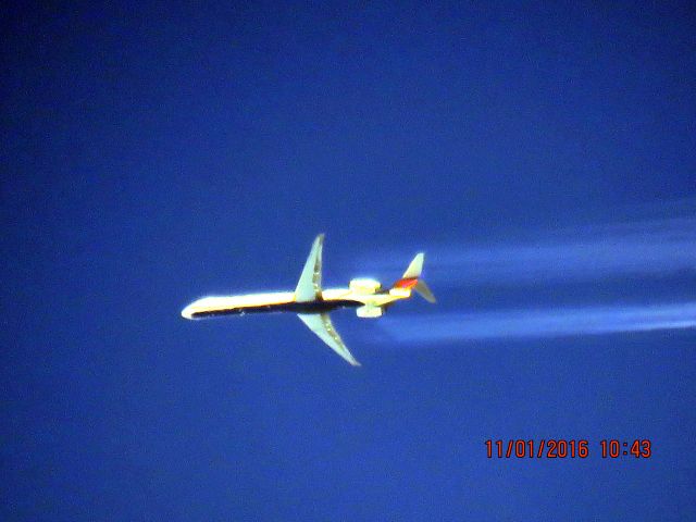 McDonnell Douglas MD-90 (N952DN)