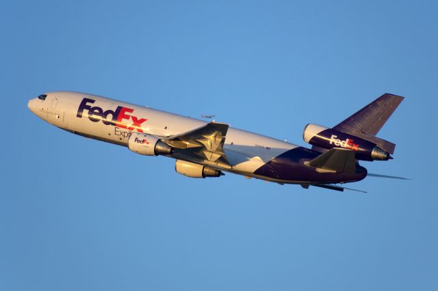 McDonnell Douglas DC-10 (N319FE)