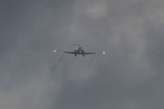 McDonnell Douglas MD-80 —