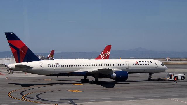 Boeing 757-200 (N6706Q) - ex-Song