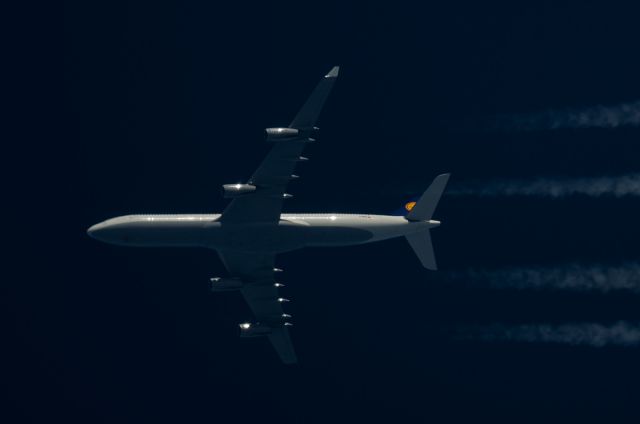 Airbus A340-300 (D-AIFD) - 27/9/2015 Lufthansa Airbus A340 D-AIFD "Gießen" Passes overhead West Lancashire,England,UK at 34,000ft working route Dusseldorf-Newark DLH408.Pentax K-5.