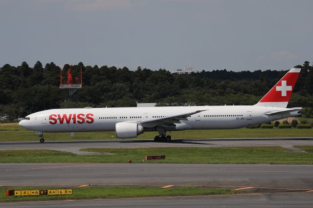 BOEING 777-300ER (HB-JNC)