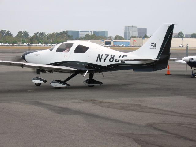 Cessna 400 (N78JE) - Taxiing at Santa Ana