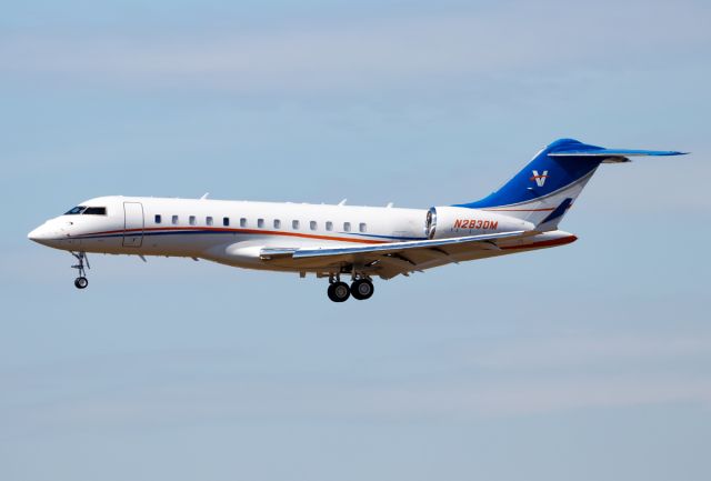 Bombardier Global Express (N283DM)