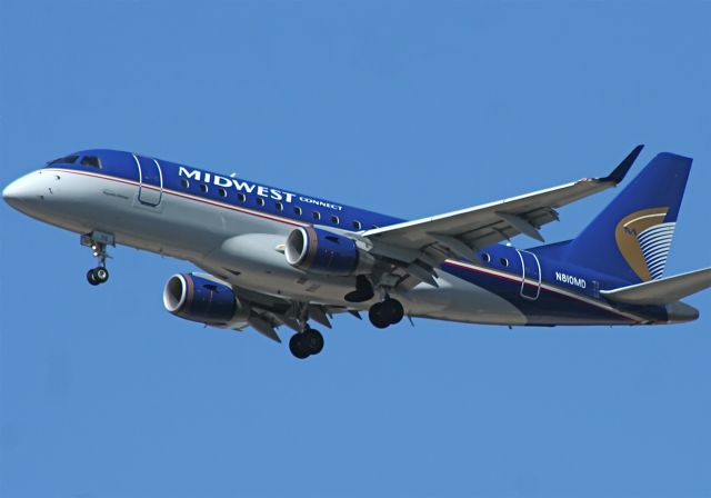 Embraer 170/175 (N810MD)