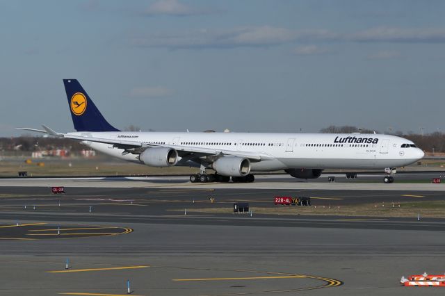 Airbus A340-600 (D-AIHD) - DLH411 rolling on 22R on the return to Munich