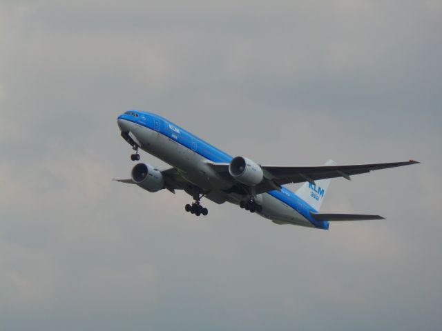 Boeing 777-200 — - RWY36R