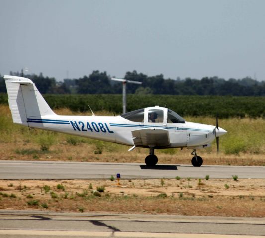 Piper Tomahawk (N2408L) - "O32" aka Reedley Municipal Airport .. Dont blink as you drive by, you might miss it ..Non tower operations. No TSA, no commercial flights .. was able to walk right out onto the tarmac unquestioned