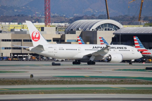 Boeing 787-8 (JA845J)