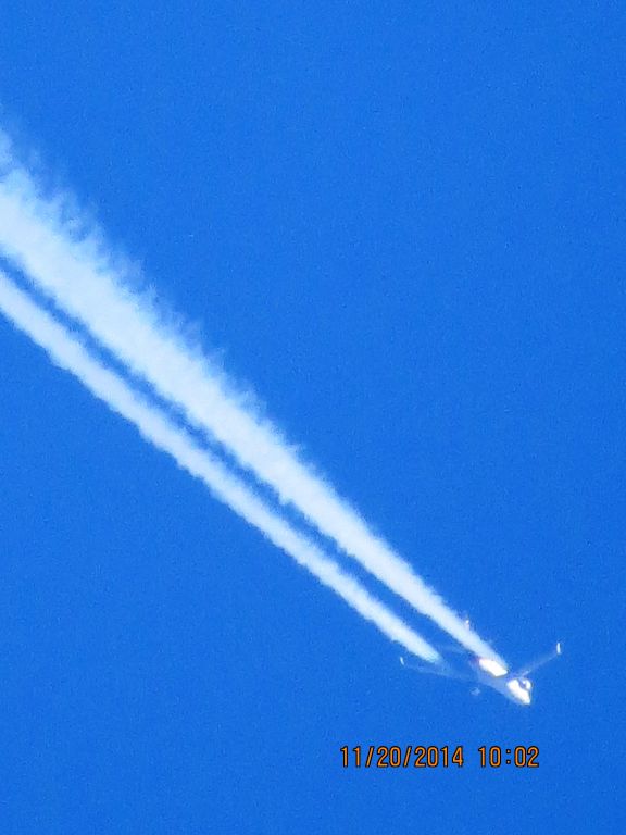 Boeing MD-11 (N285UP) - Pretty sure the middle engine isnt running in these pictures. No contrail down the middle. UPS flight 2909 from ONT to SDF over Southeastern Kansas at 39,000 feet.