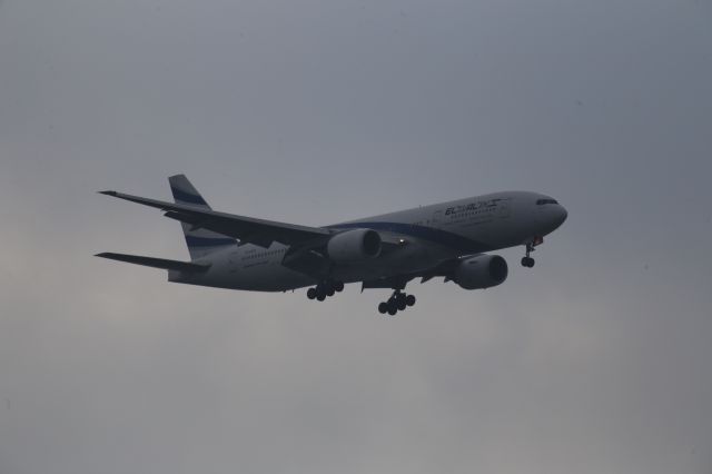 Boeing 777-200 (4X-ECB)