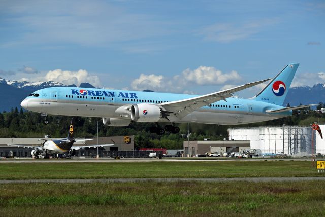 Boeing 787-9 Dreamliner (HL8083)