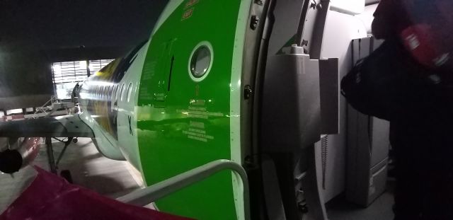 Airbus A320 (XA-VAP) - ABORDAJE EN PUERTA 7