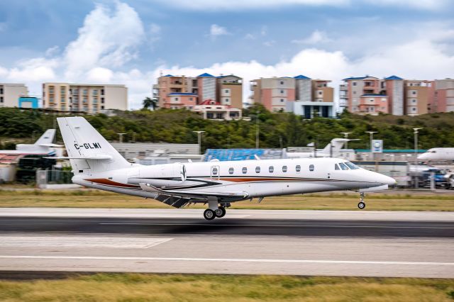 Cessna Citation Sovereign (C-GLMI) - A Skyservice Business Aviation Cessna 680 Citation Sovereign+ about to touchdown