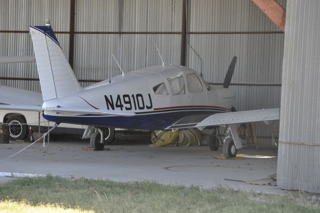 Piper Cherokee (N4910J)