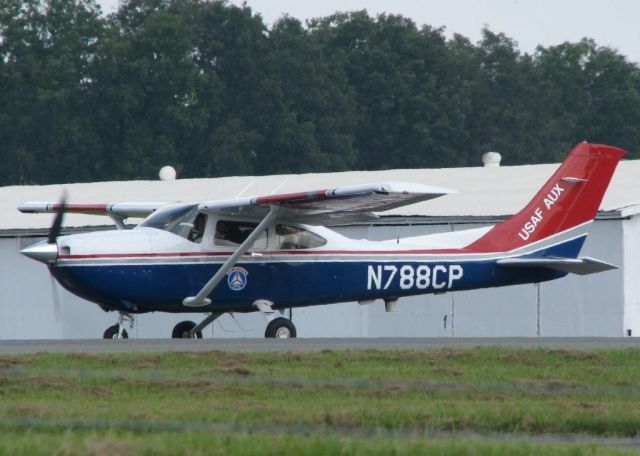 Cessna Skylane (N788CP) - Downtown Shreveport.