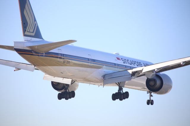 BOEING 777-300ER (9V-SWL)