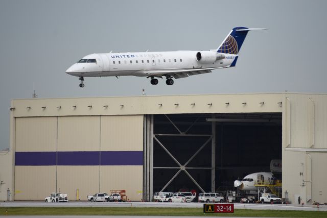 Canadair Regional Jet CRJ-200 (N468AW) - Runway 14 06-07-22