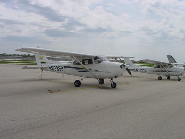 Cessna Skyhawk (N833SP)