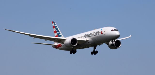 Boeing 787-8 (N802AN) - On short final is this 2015 American Airlines Boeing 787-8 in the Summer of 2022.