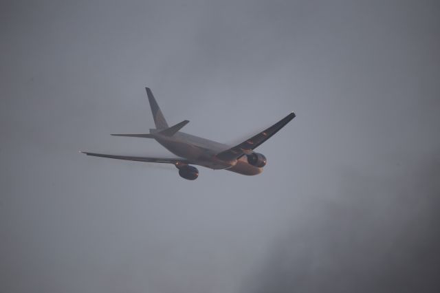 Boeing 777-200 (N781UA)
