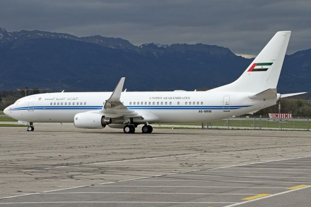 Boeing 737-800 (A6-MRM)