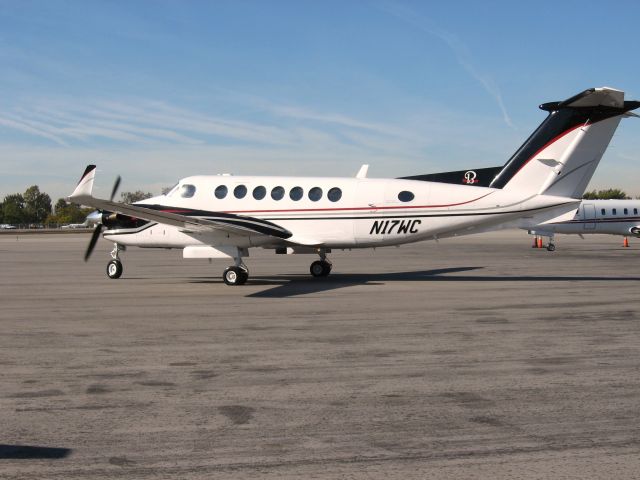 Beechcraft Super King Air 350 (N17WC) - Taxiing at Santa Ana