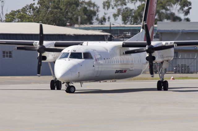 de Havilland Dash 8-300 (VH-TQM) - QantasLink (VH-TQM) de Havilland Canada DHC-8-315Q taxiing at Wagga Wagga Airport.