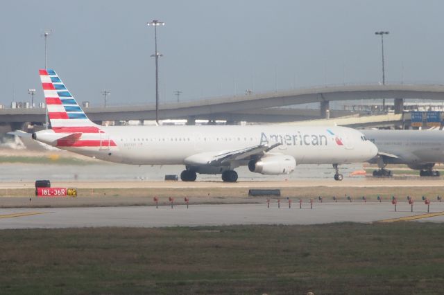 Airbus A321 (N977UV)
