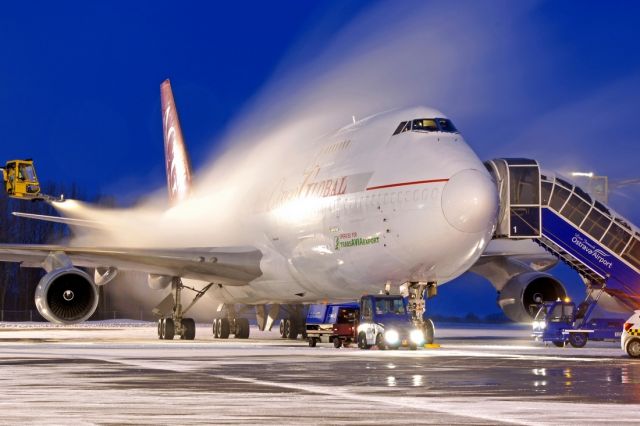 Boeing 747-400 (OM-ACG)