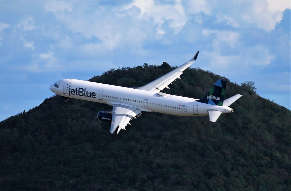 Airbus A321 (N971JT)