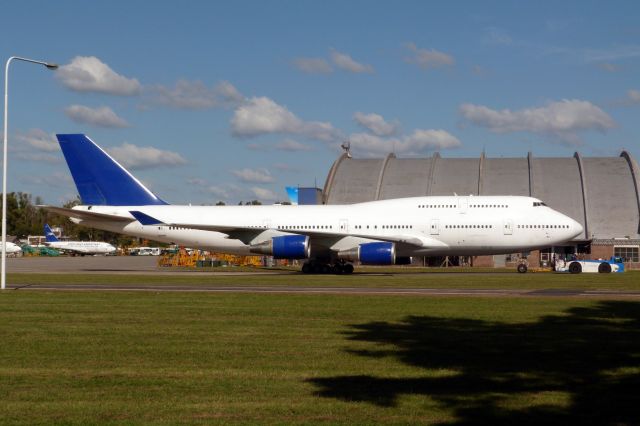 Boeing 747-400 (LV-AXF) - Partida definitiva del último 744 de Aerolineas Argentinas, ya sin esquema y sin matrícula Lima Victor. Una pena...