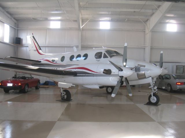 Beechcraft King Air 90 (N4447W)