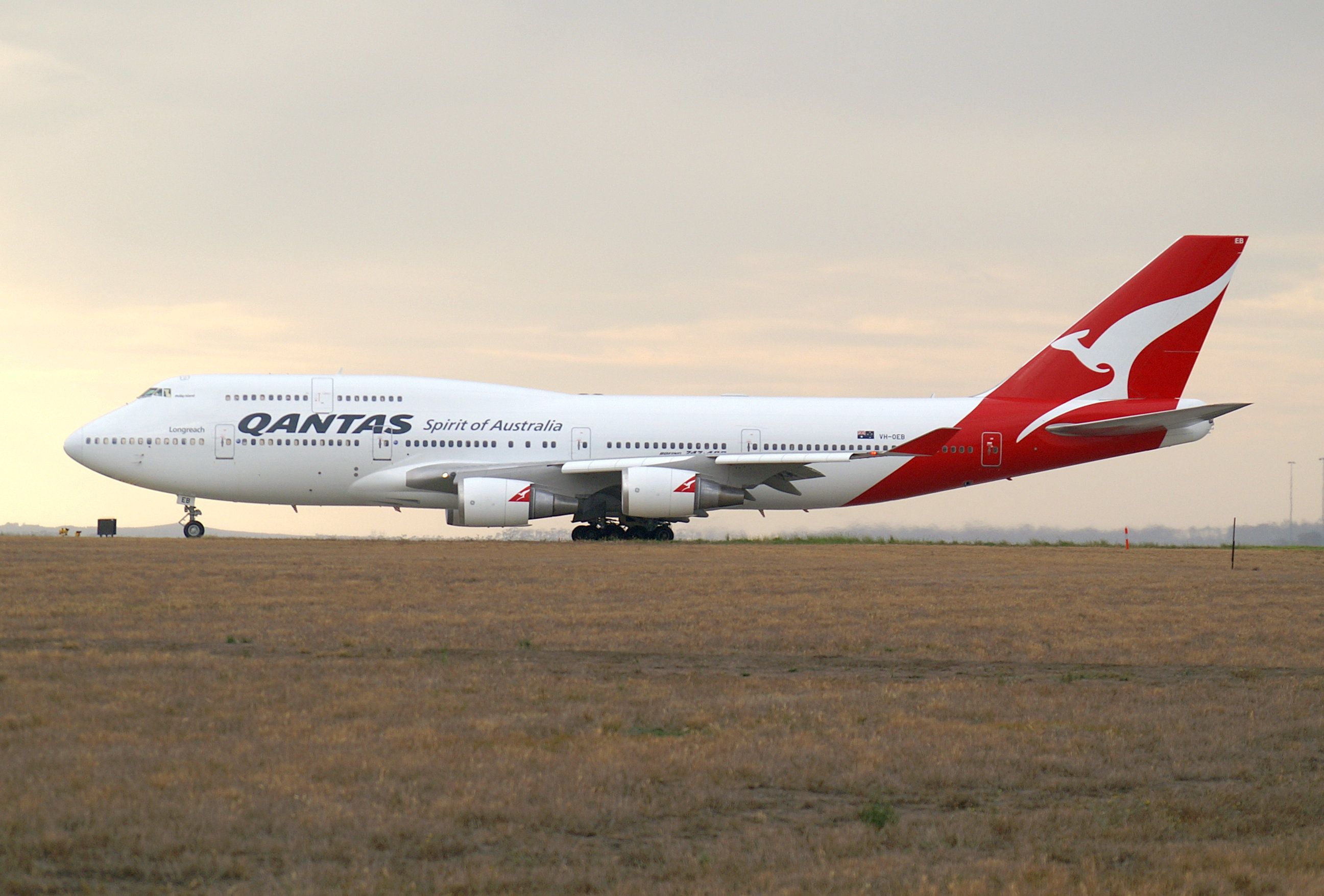 Boeing 747-400 (VH-OEB)