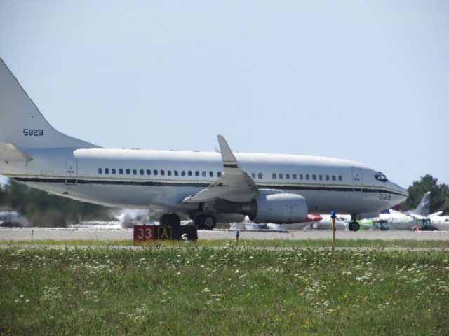 Boeing 737-700 (N5829) - Navy Support Aircraft C-40A Clipper