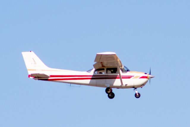 Cessna Skyhawk —