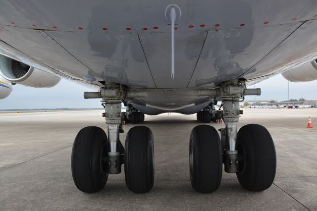 Antonov An-124 Ruslan (UR-82008)