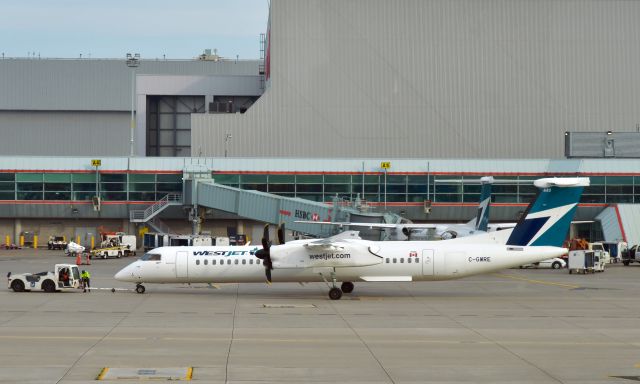 de Havilland Dash 8-400 (C-GWRE) - WestJet De Havilland Canada DHC-8-402Q Dash 8 C-GWRE in Toronto 