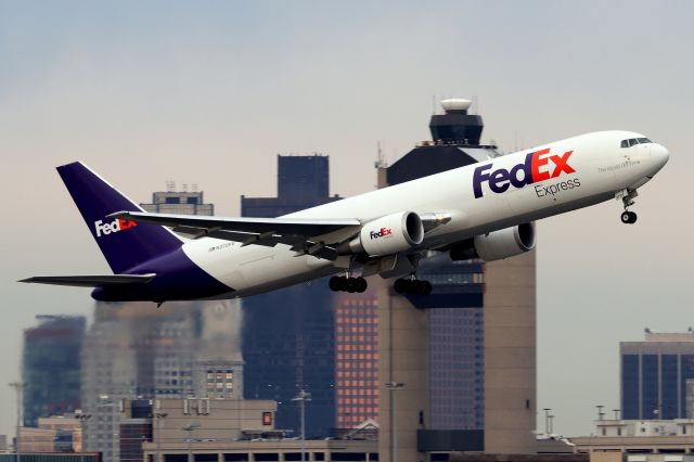 BOEING 767-300 (N270FE) - FDX 647 to Memphis departing off of 4R