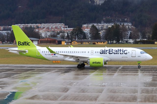 Airbus A220-300 (YL-CSG)